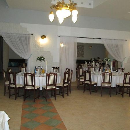 ברודניצה Magnat Hotel Restauracja מראה חיצוני תמונה