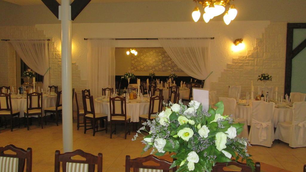 ברודניצה Magnat Hotel Restauracja מראה חיצוני תמונה