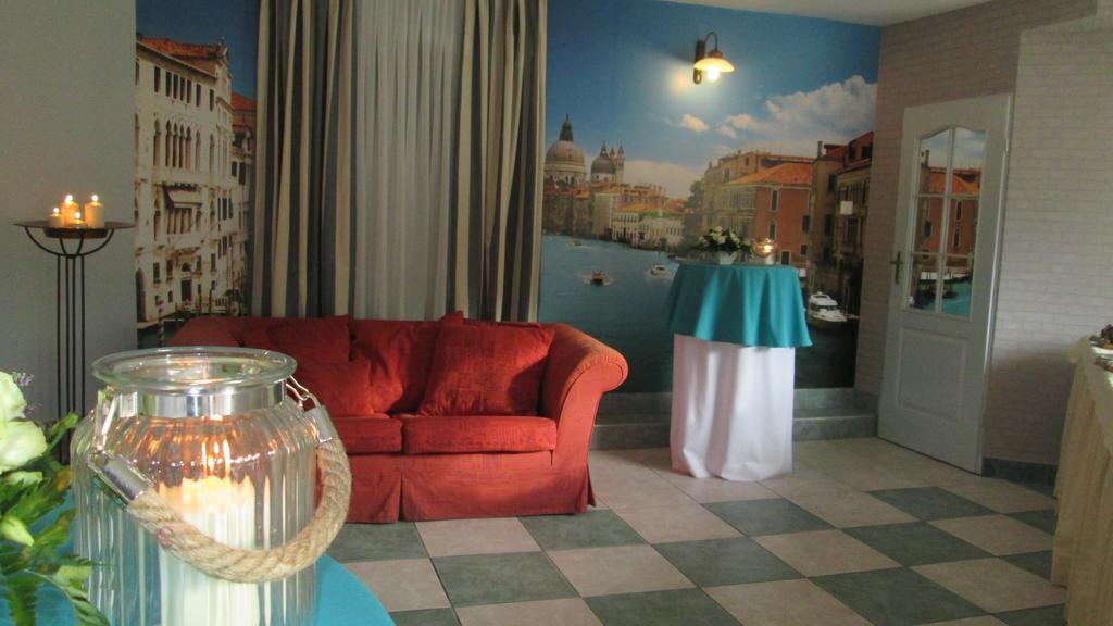 ברודניצה Magnat Hotel Restauracja מראה חיצוני תמונה