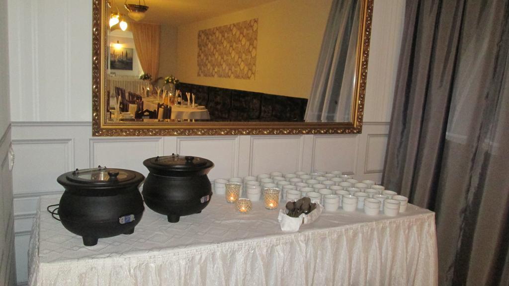 ברודניצה Magnat Hotel Restauracja מראה חיצוני תמונה