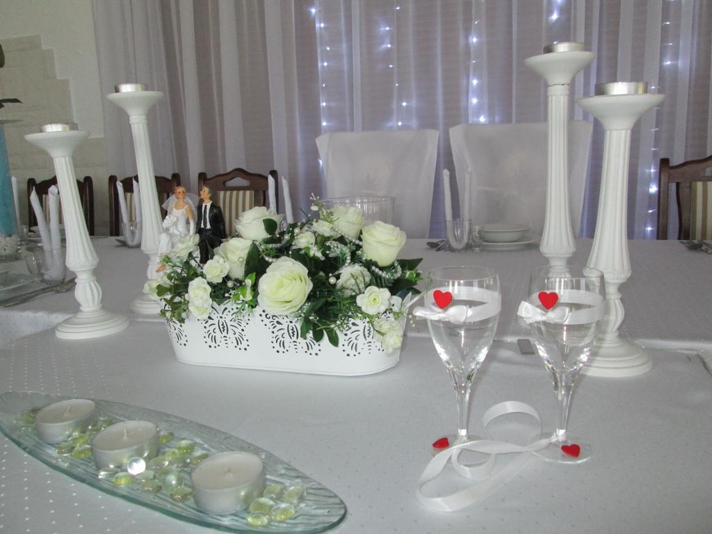 ברודניצה Magnat Hotel Restauracja מראה חיצוני תמונה