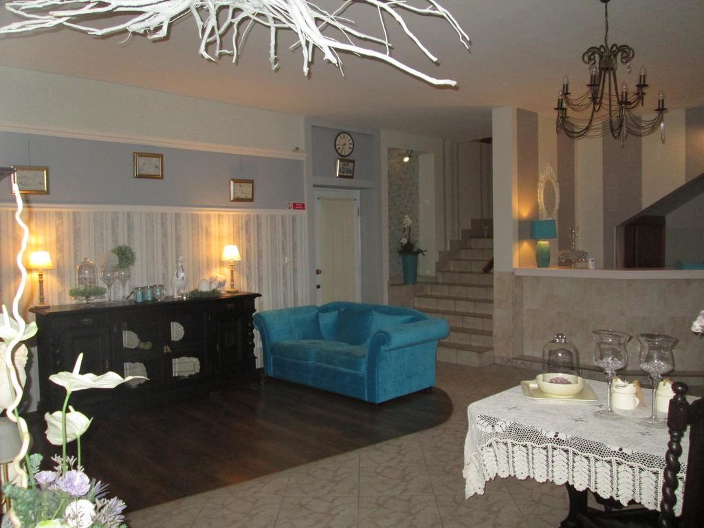 ברודניצה Magnat Hotel Restauracja מראה חיצוני תמונה